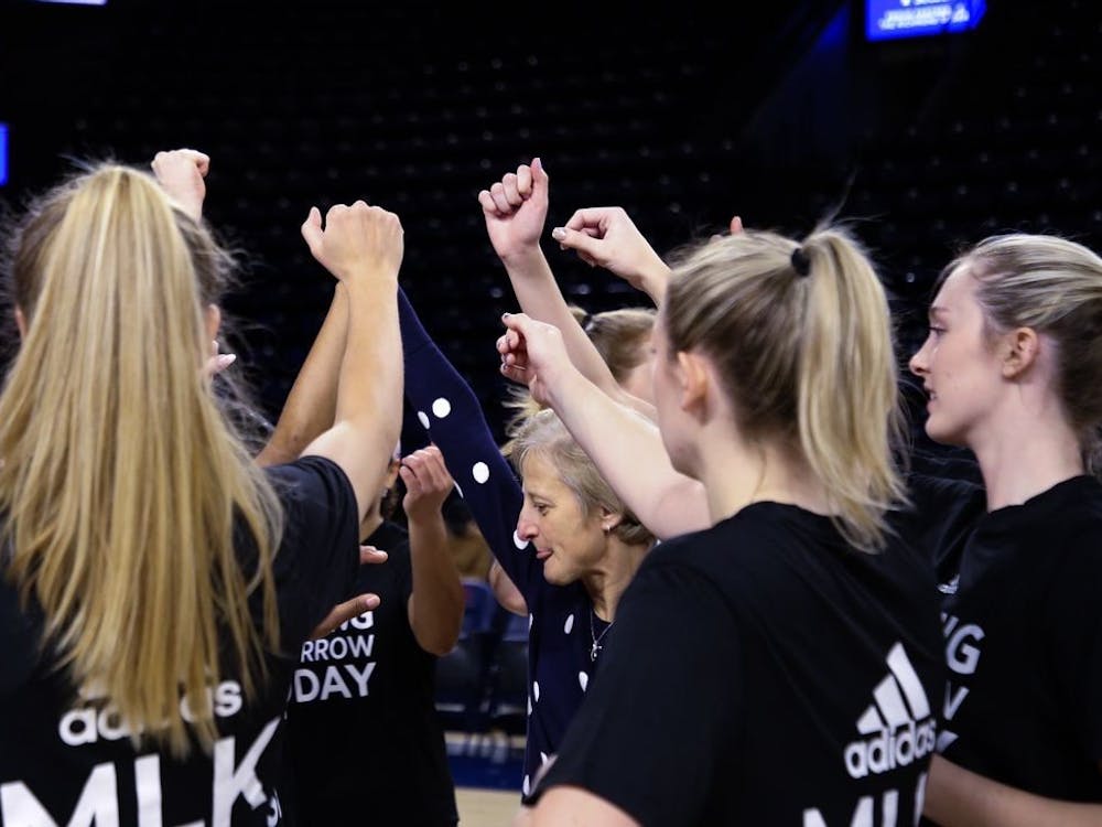 Women spiders huddle before the game on Jan. 21 at Robins Center. Photo courtesy of Richmond Athletics. 