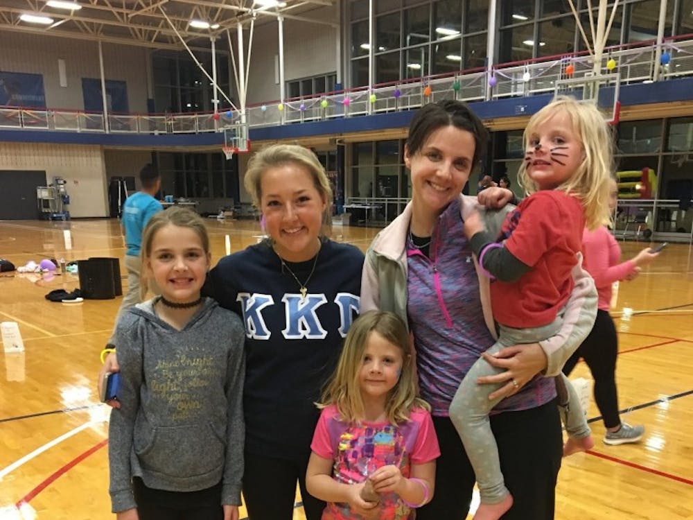 Ellie Masson, WC '18, with her&nbsp;cousin&nbsp;Sylvia Donovan and Donovan's three children at the Relay for Life event.