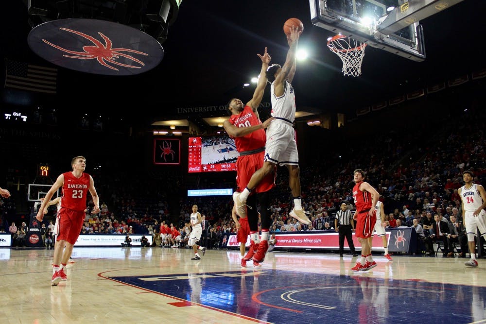 <p>Richmond guard&nbsp;Khwan Fore goes up for a dunk in the first period.</p>