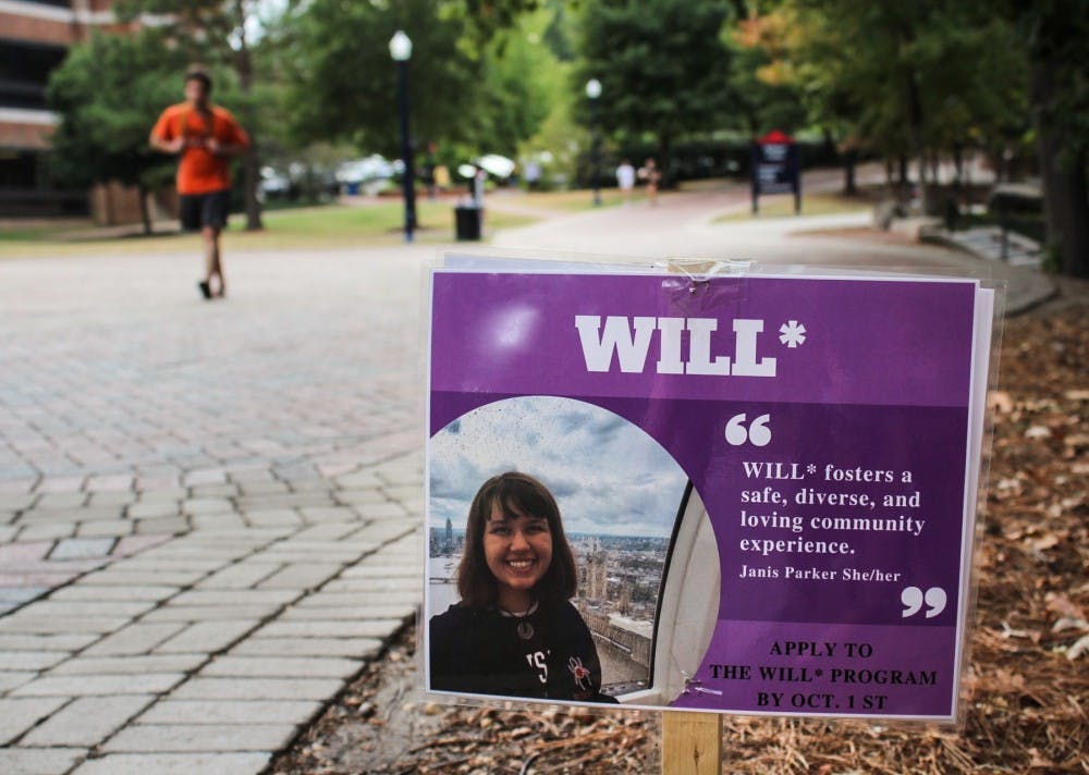 A WILL* flier is displayed in the Forum. 
