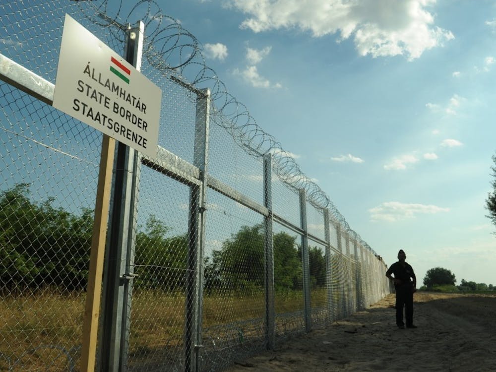 "Hungarian-Serbian Border Barrier 1" by Photo: Délmagyarország/Schmidt Andrea