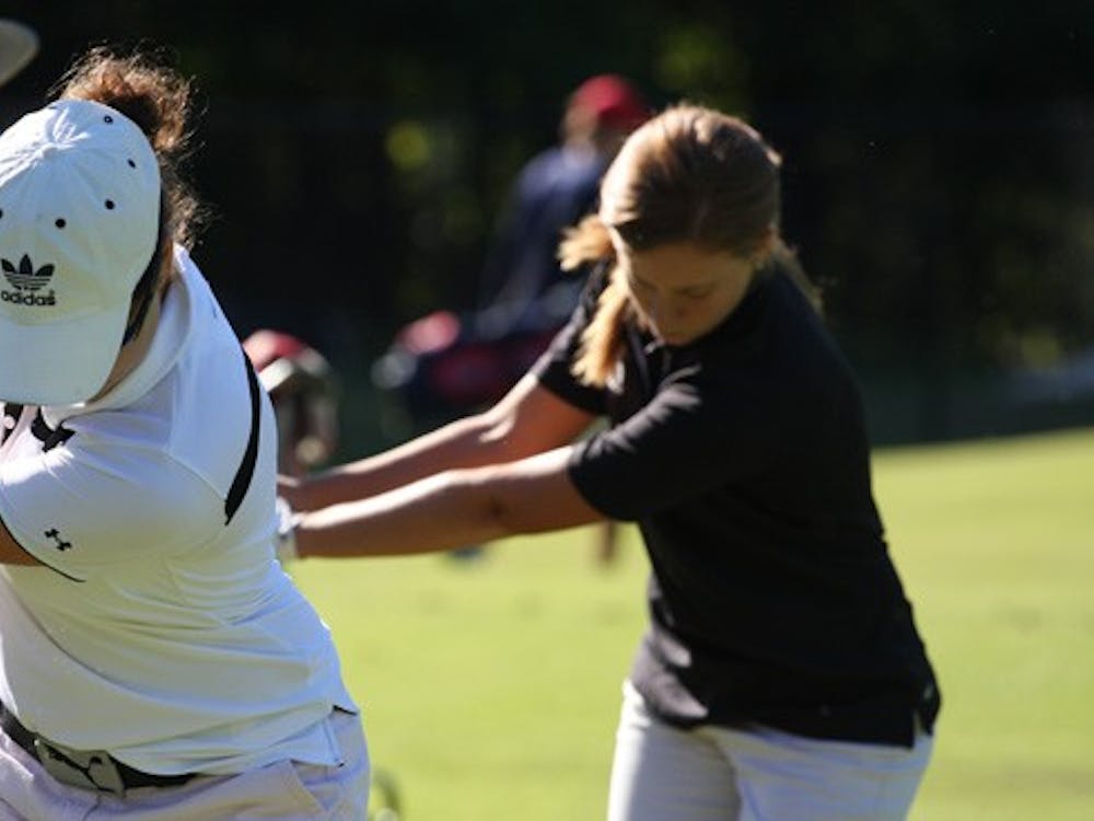 Jillian Fraccola, '11 (L); and Lauren Folgosa, '10 (R)