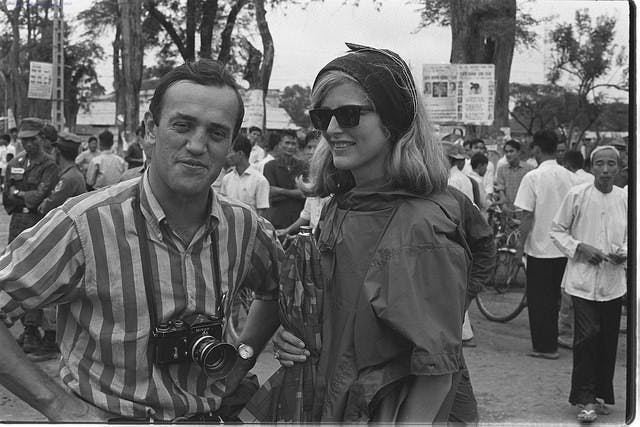 Associated Press reporters Peter Arnett and Kelly Smith pose in Phong Dinh Province, Vietnam circa 1966.