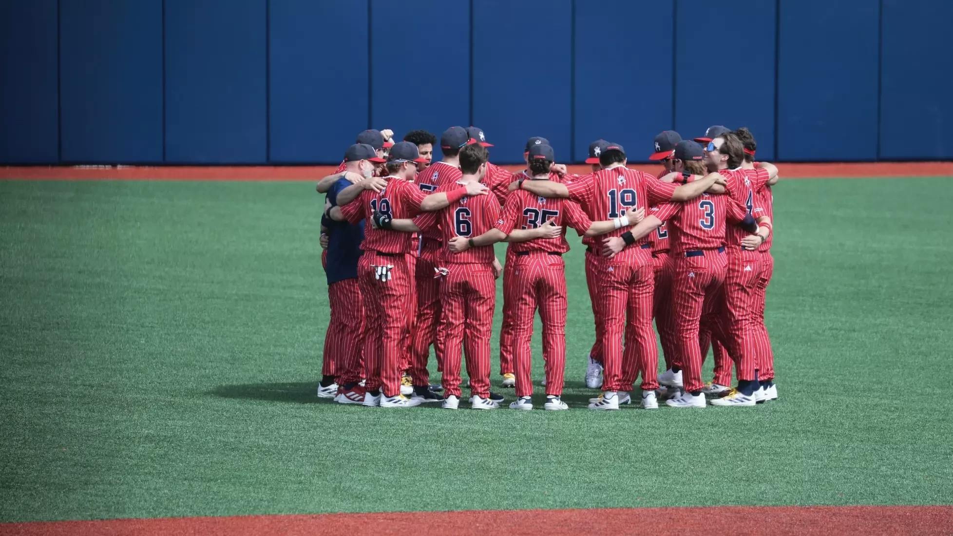 The UR baseball team huddles up. Courtesy of Richmond Athletics