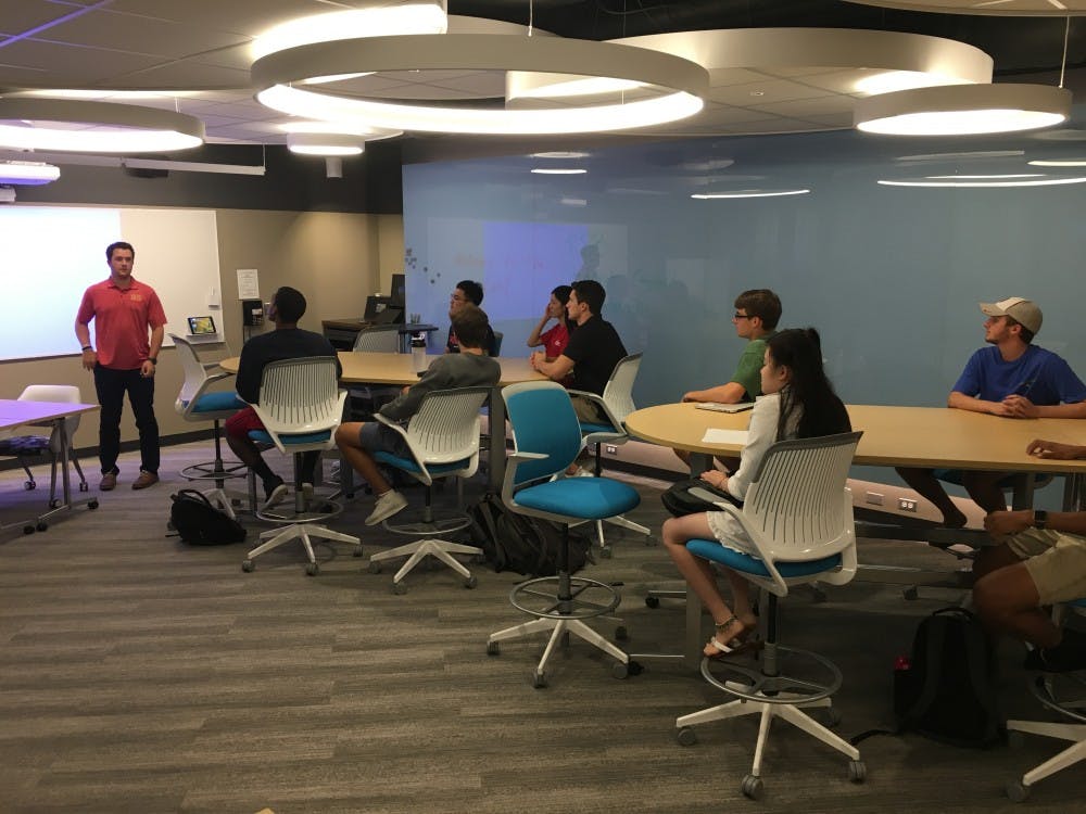 <p>Cole Hurford, junior, president of the entrepreneurship club, leads a club meeting in the business school's new iLab.&nbsp;</p>