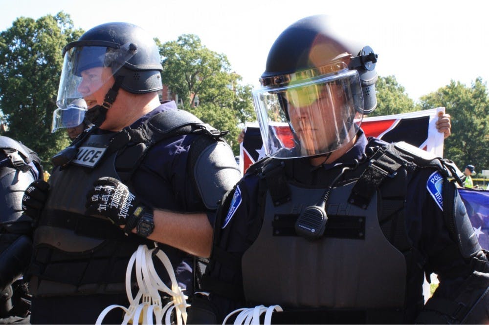 <p>Richmond police officers&nbsp;stand in front of pro-Confederate demonstrators in September 2017.&nbsp;</p>