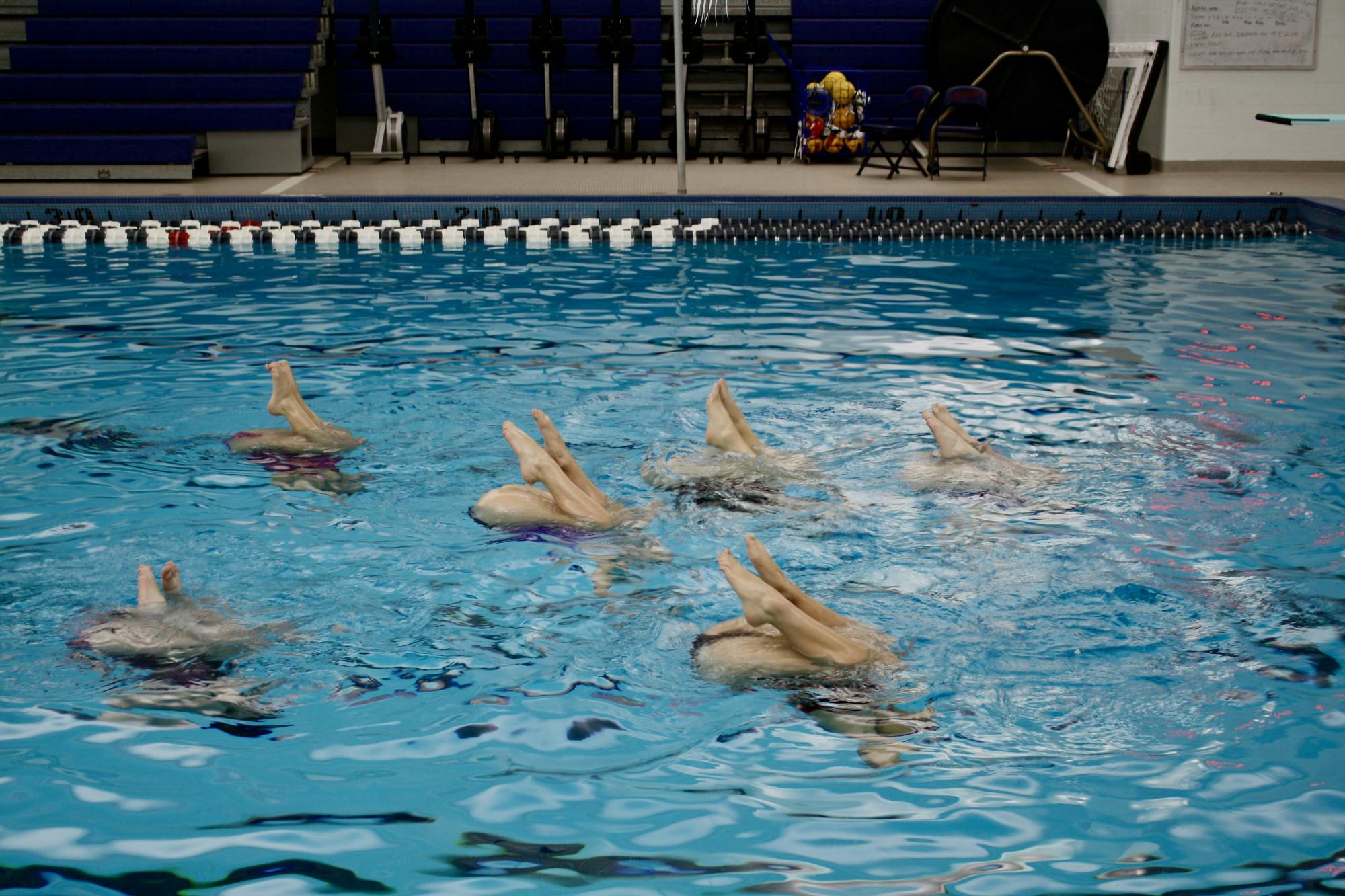 Synchronized&#x20;swimmers&#x20;preparing&#x20;to&#x20;do&#x20;a&#x20;ballet&#x20;leg&#x20;move.