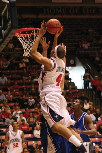 Jarhon Giddings scores for the Spiders against Saint Louis Sunday afternoon.  Richmond lost to the Billikens in triple overtime, 85-72.