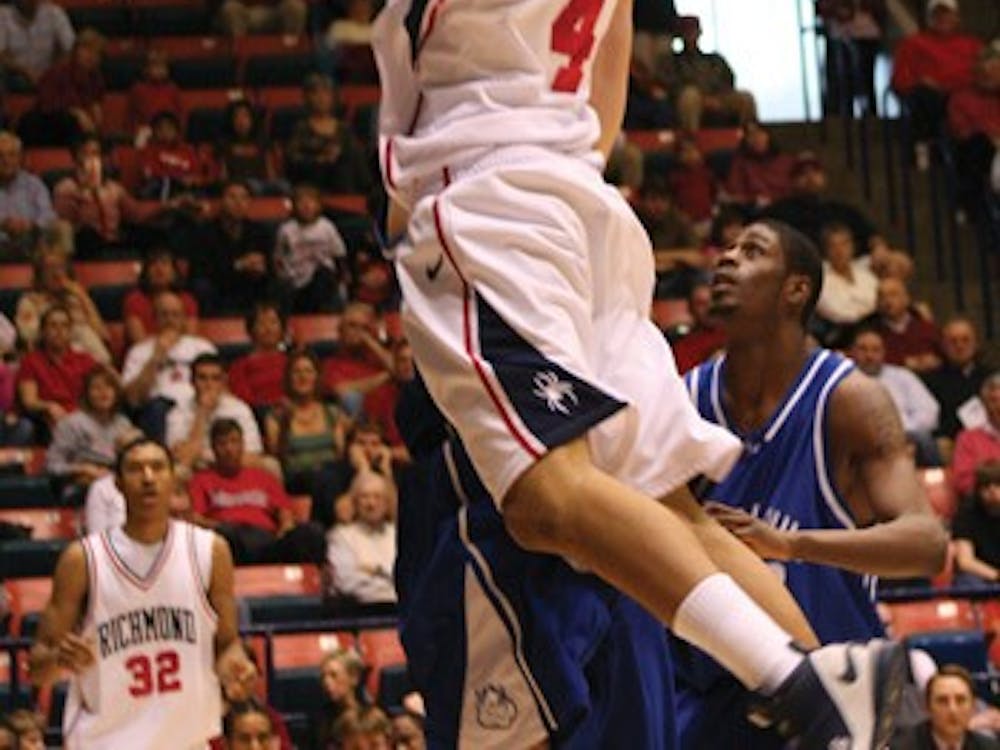 Jarhon Giddings scores for the Spiders against Saint Louis Sunday afternoon. Richmond lost to the Billikens in triple overtime, 85-72.