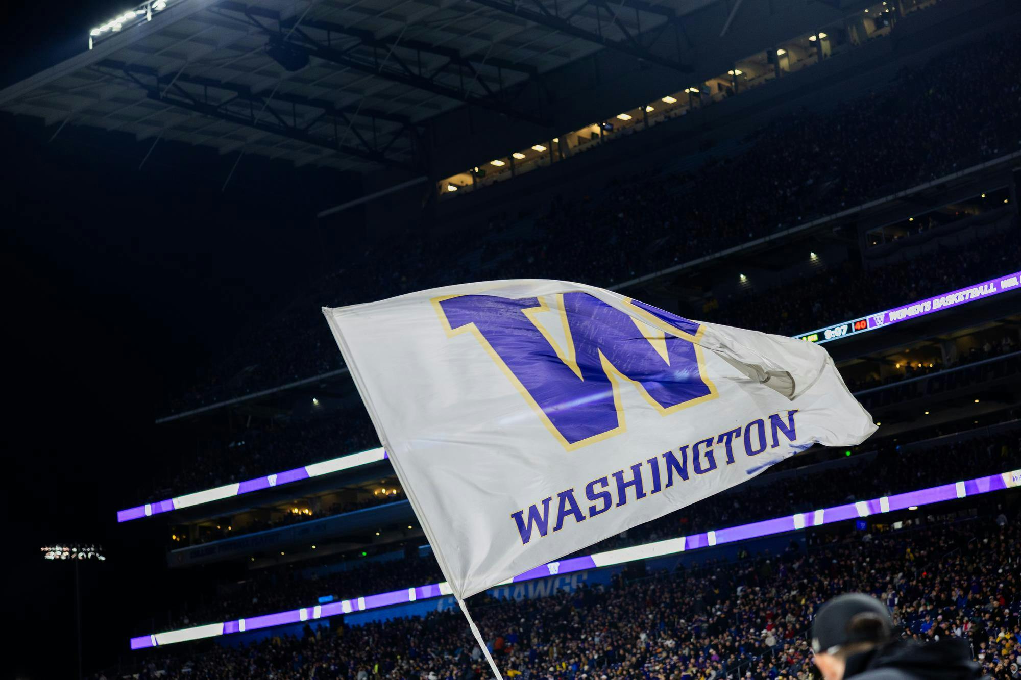 Washington Huskies Flag Premium Feather Style CO - Sports Fan Shop