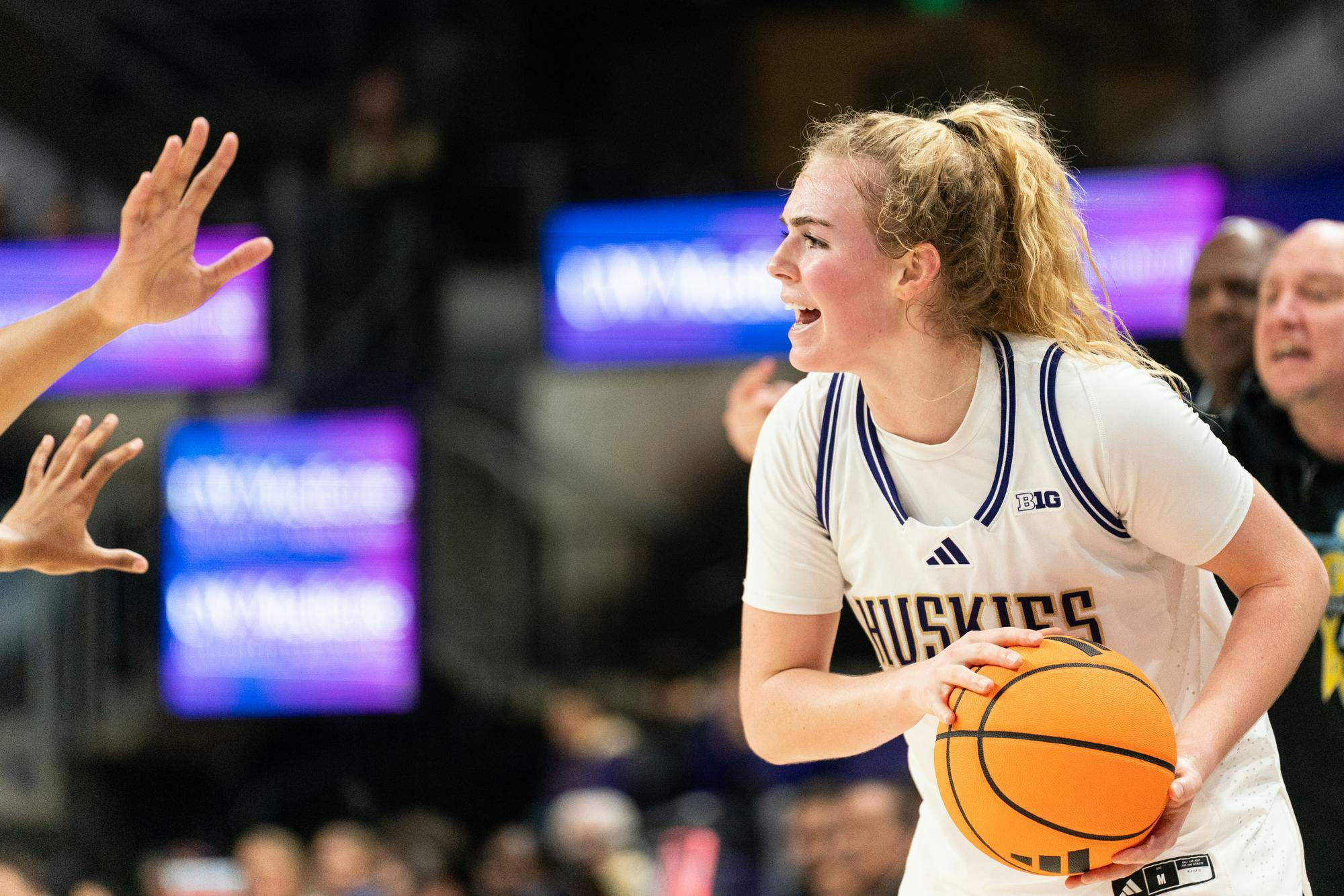 Avery Howell helps No. 22 Washington women’s basketball dispatch ...