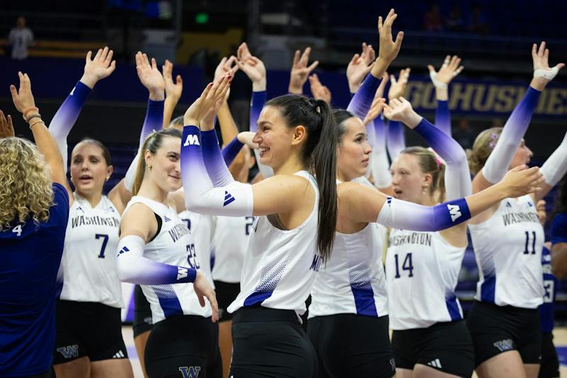 Washington volleyball cruises to three-set sweep of Lipscomb