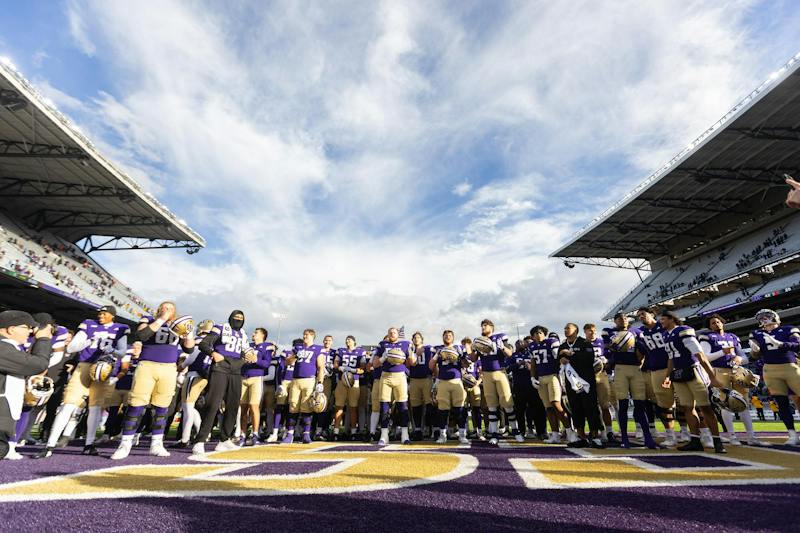 Washington beefs up defensive line with sophomore defensive lineman Kai ...