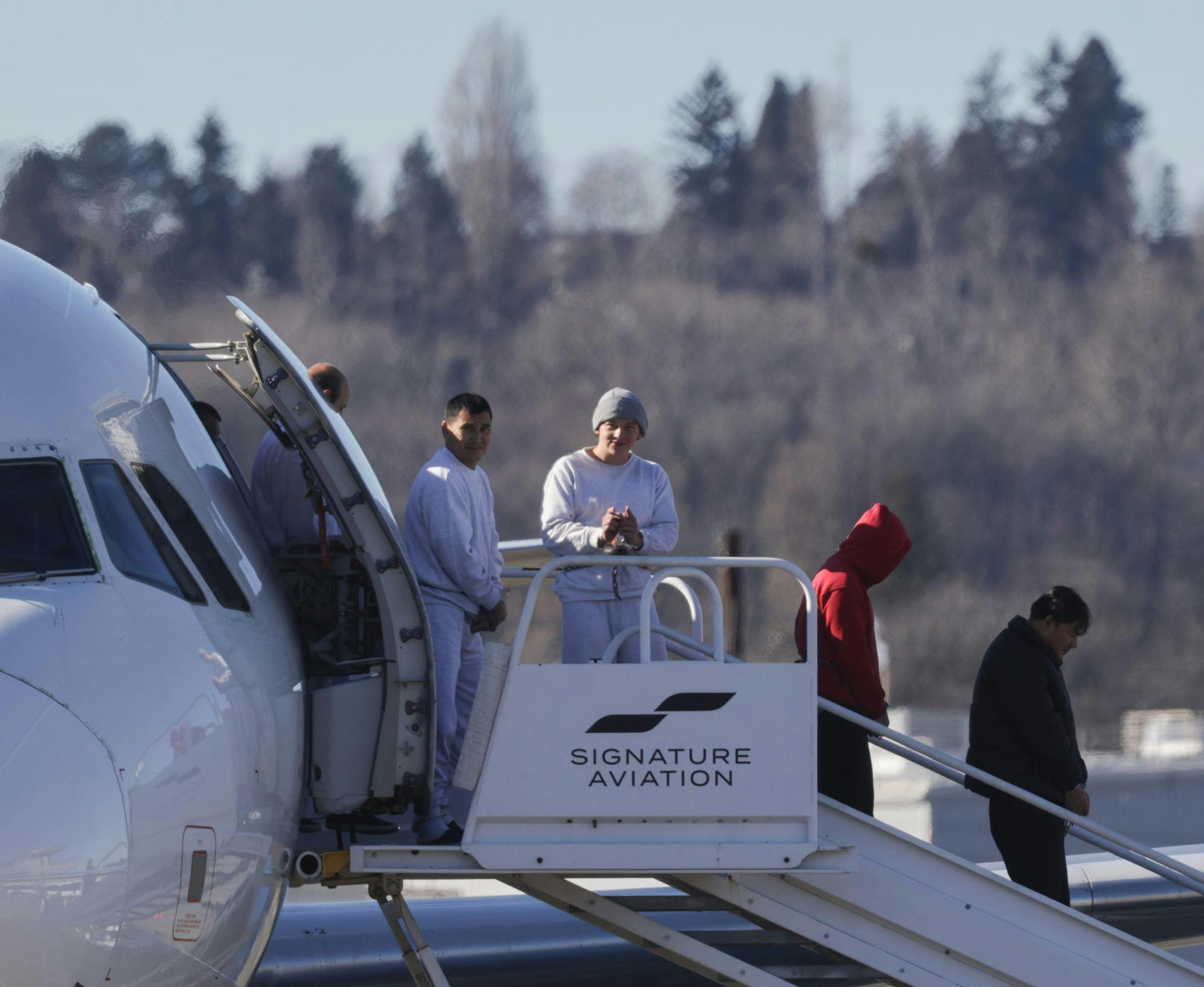 ICE deportation flights surge at Boeing Field, watchdog group says ...