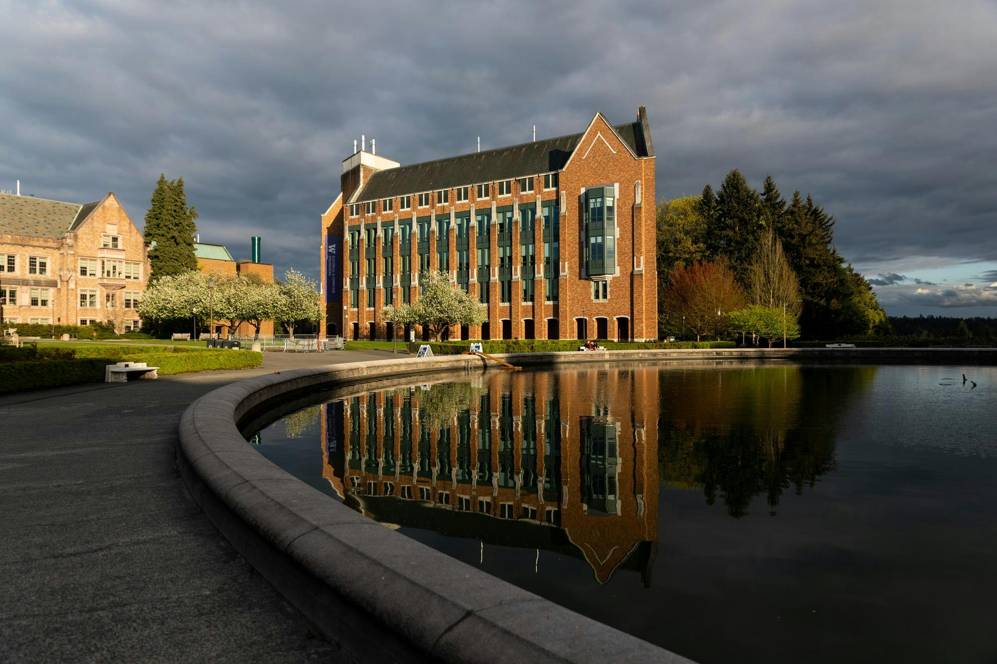 UW field and software engineers seek union representation, citing pay ...