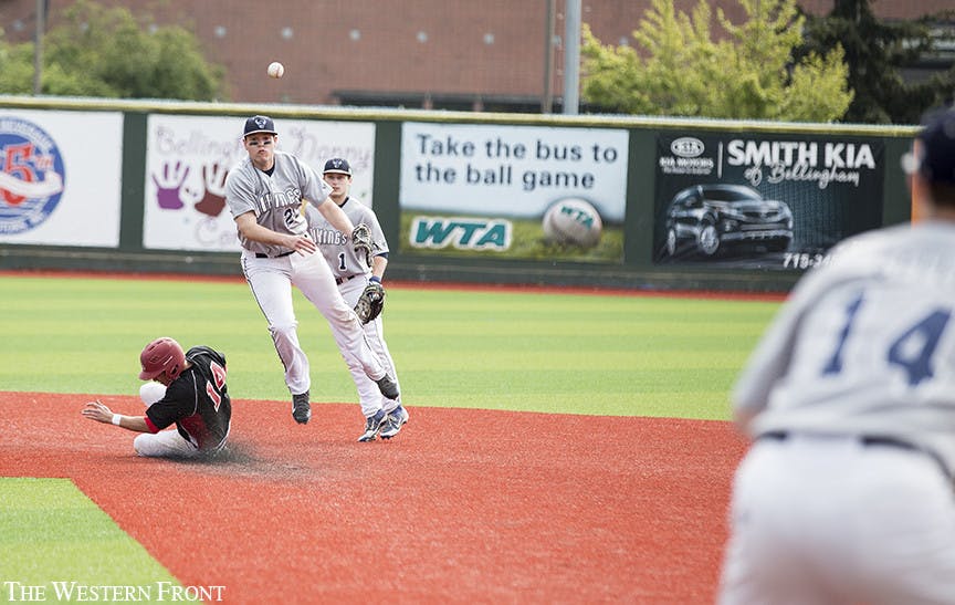 AP_Baseball_160416_621