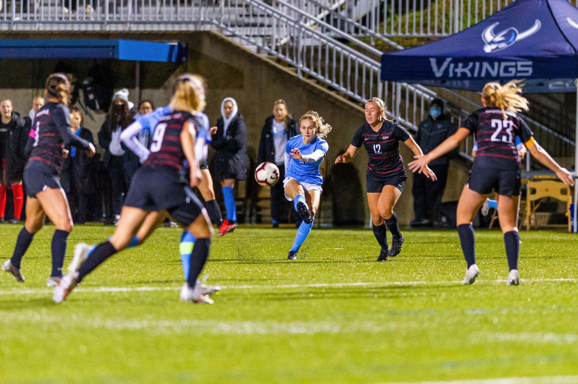 WOMEN'S SOCCER 11/11