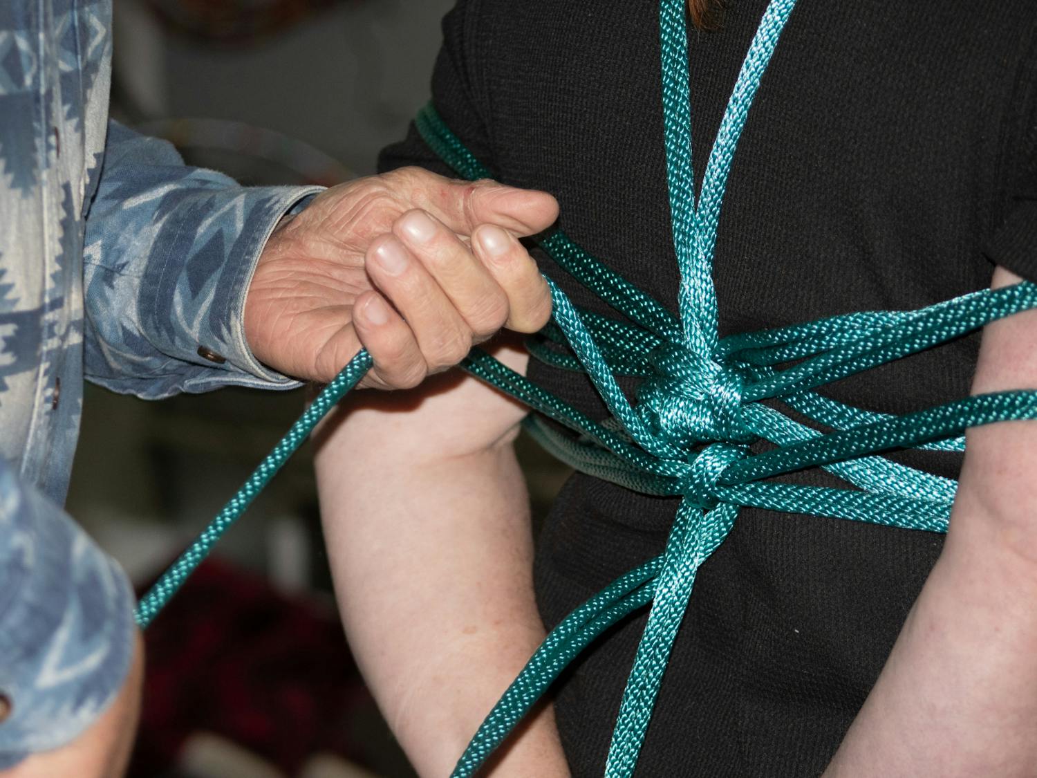shibari_tying_process.jpg