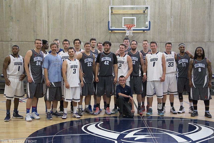 CJ_BasketballTeamPic_150516_0006