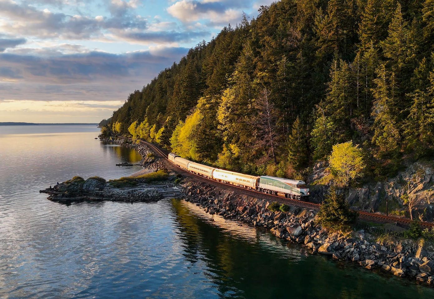 Amtrak 519 at Dogfish Point.jpg