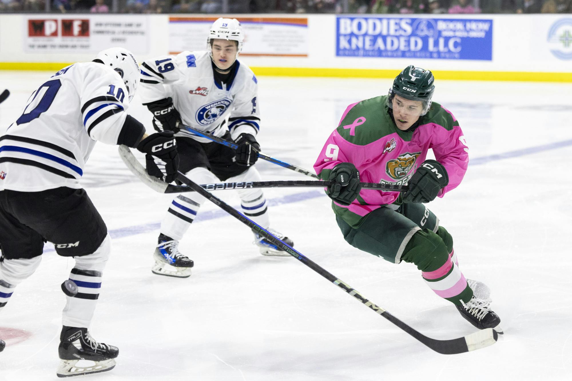 10-26-2024, Everett Silvertips vs. Wenatchee Wild (Pink the Rink)_35.jpg