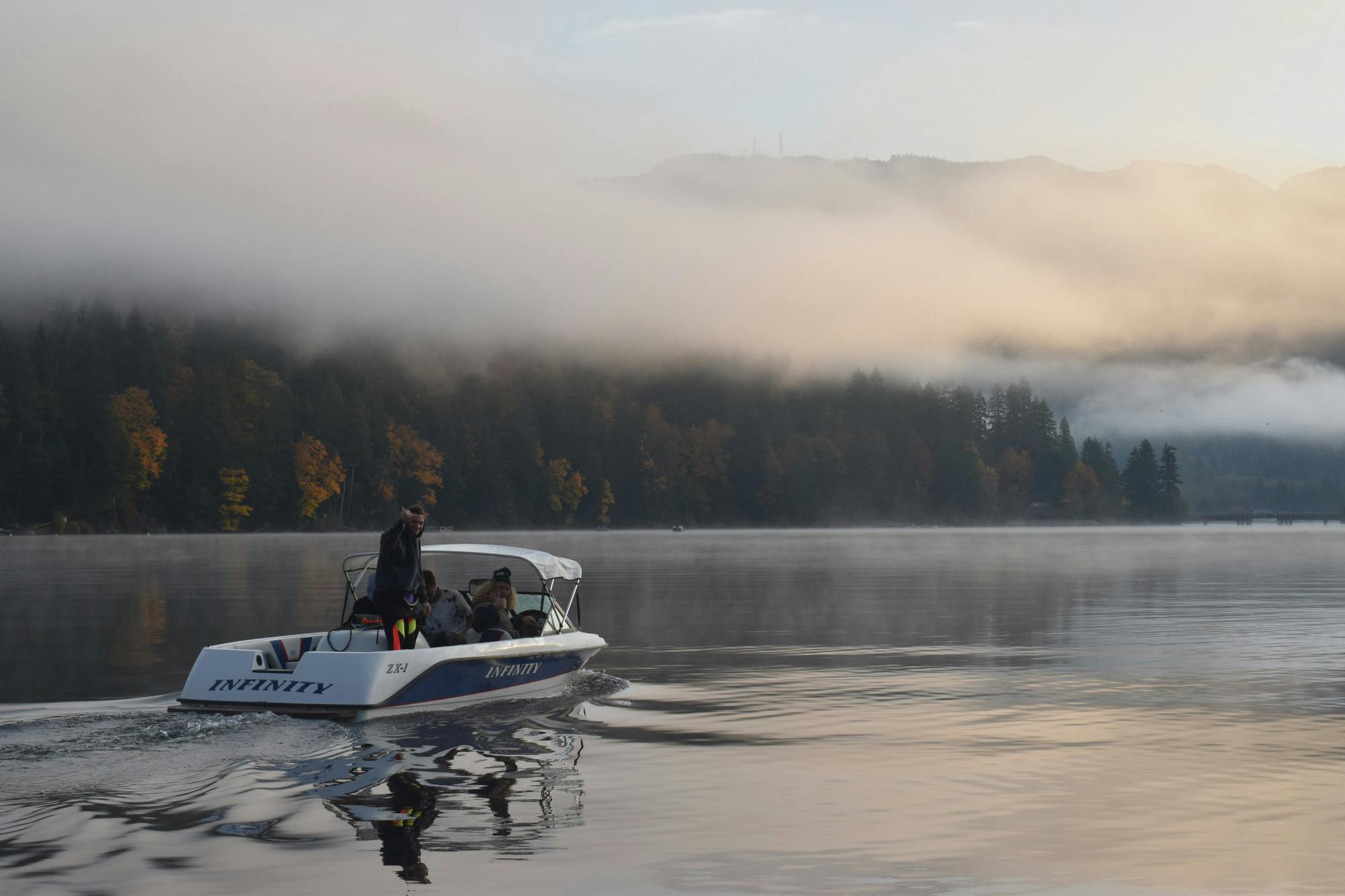 (2) Make waves? Ride waves!: WWU Water Ski Team/Western Waterski University