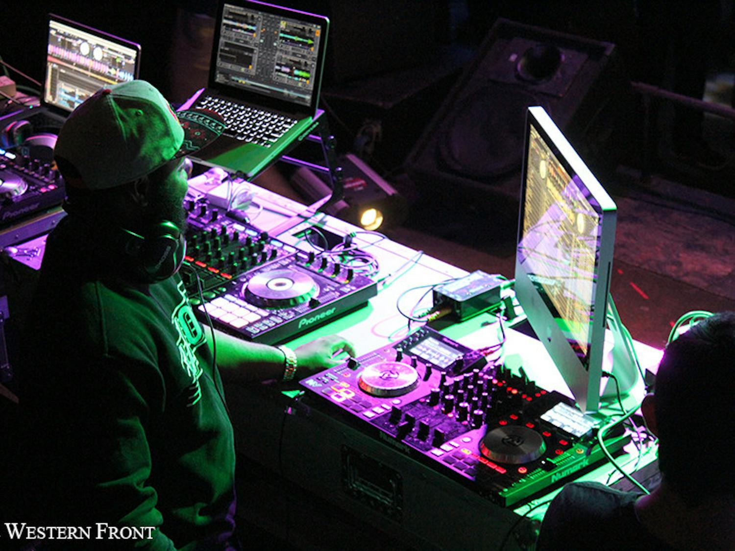 MikaylaNicholson_WildBuffaloDJCompetition_040516_003