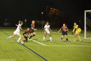 CA_WSOCCER_20160929_033-300x200