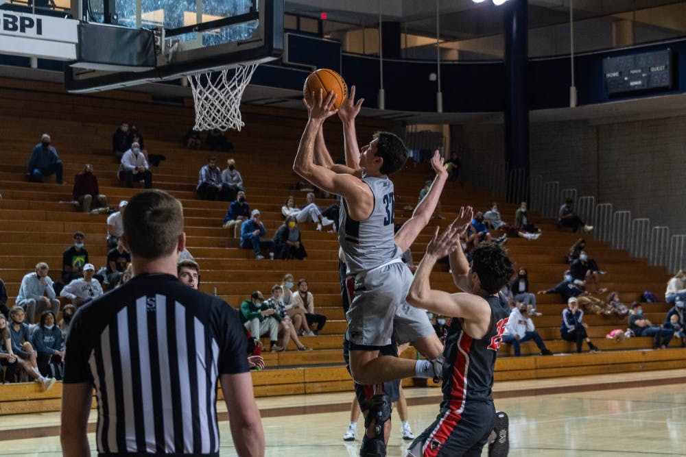 Mens-Basketball_NatalieSandlow_staff-3