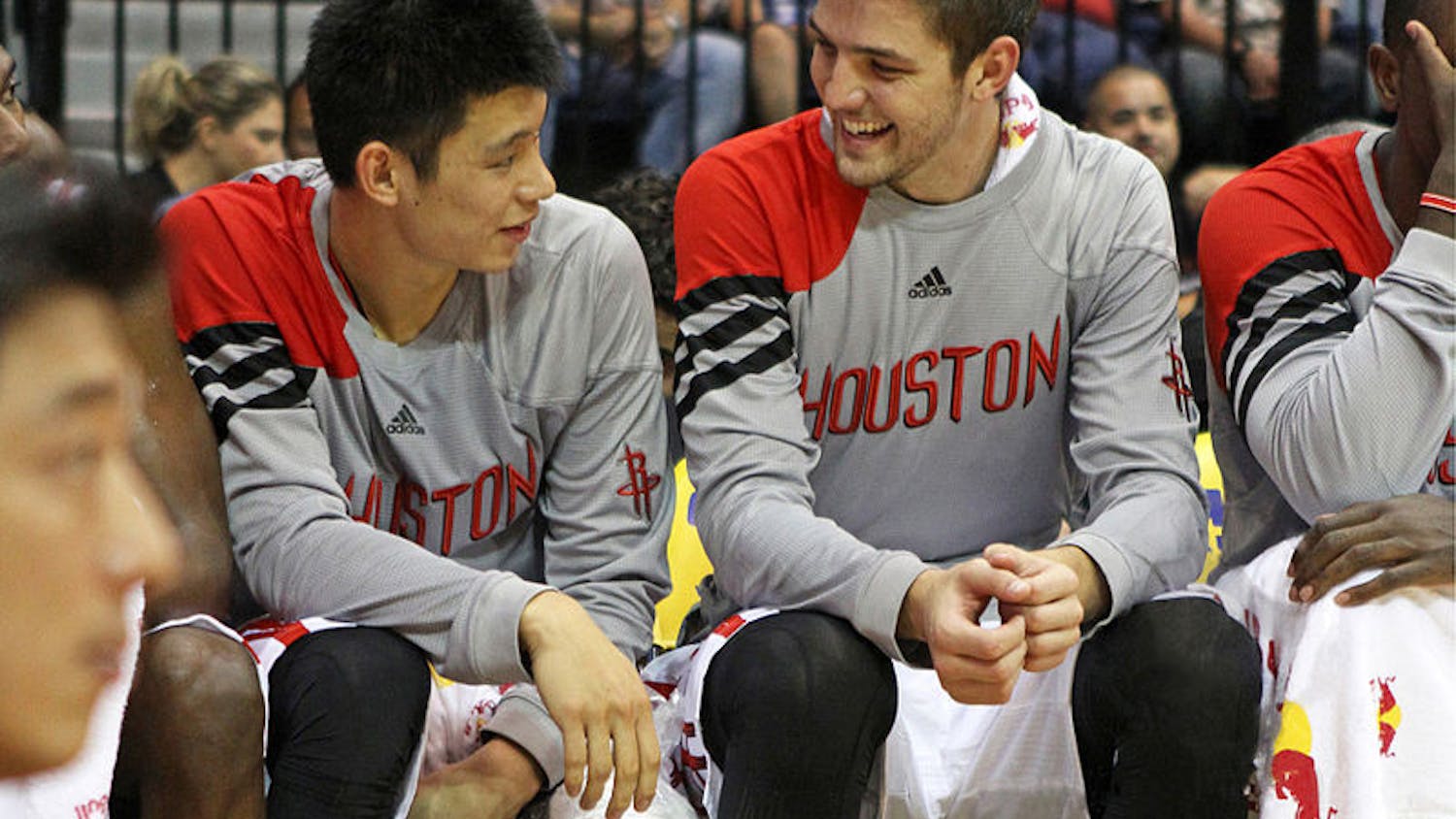 800px-Jeremy_Lin_and_Chandler_Parsons