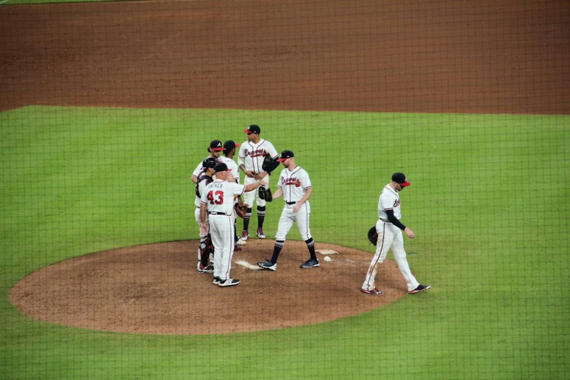 braves-huddle-1024x683