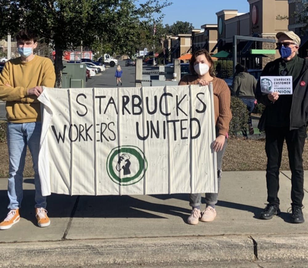 Starbucks_Workers_United_union_protest_Tallahassee.png