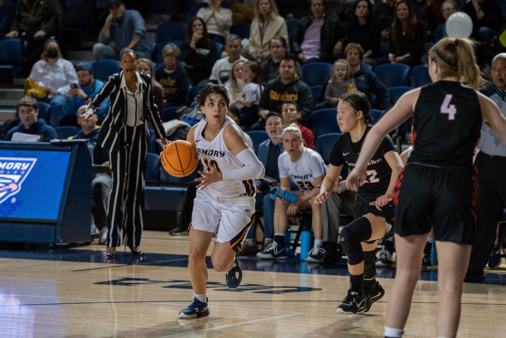 W-Basketball_Natalie-Sandlow_staff-31