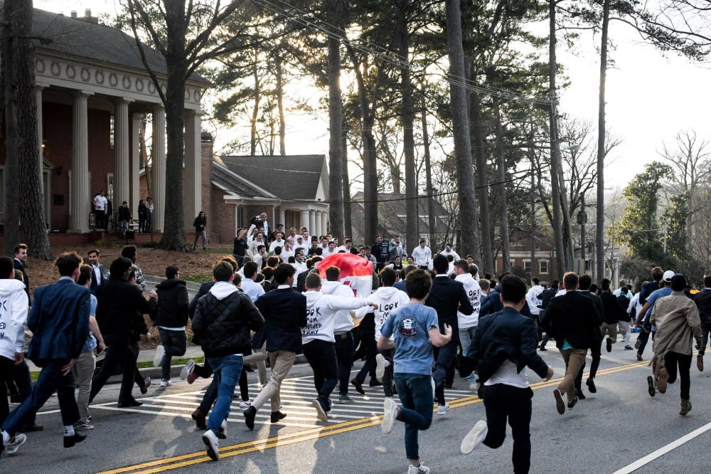 fratrun_JacksonSchneider_Asst.-Photo-Editor_Online-resized