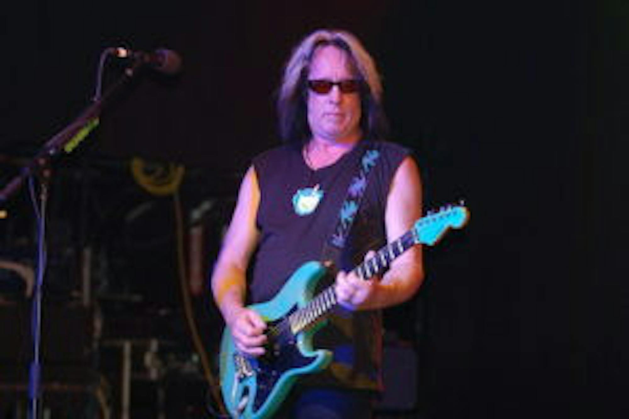 800px-Todd_Rundgren_at_Revolution_Live-300x200