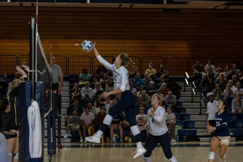 Womens-Volleyball_Natalie-Sandlow_staff-17