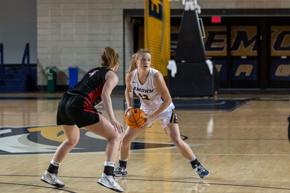 W-Basketball_Natalie-Sandlow_staff-15