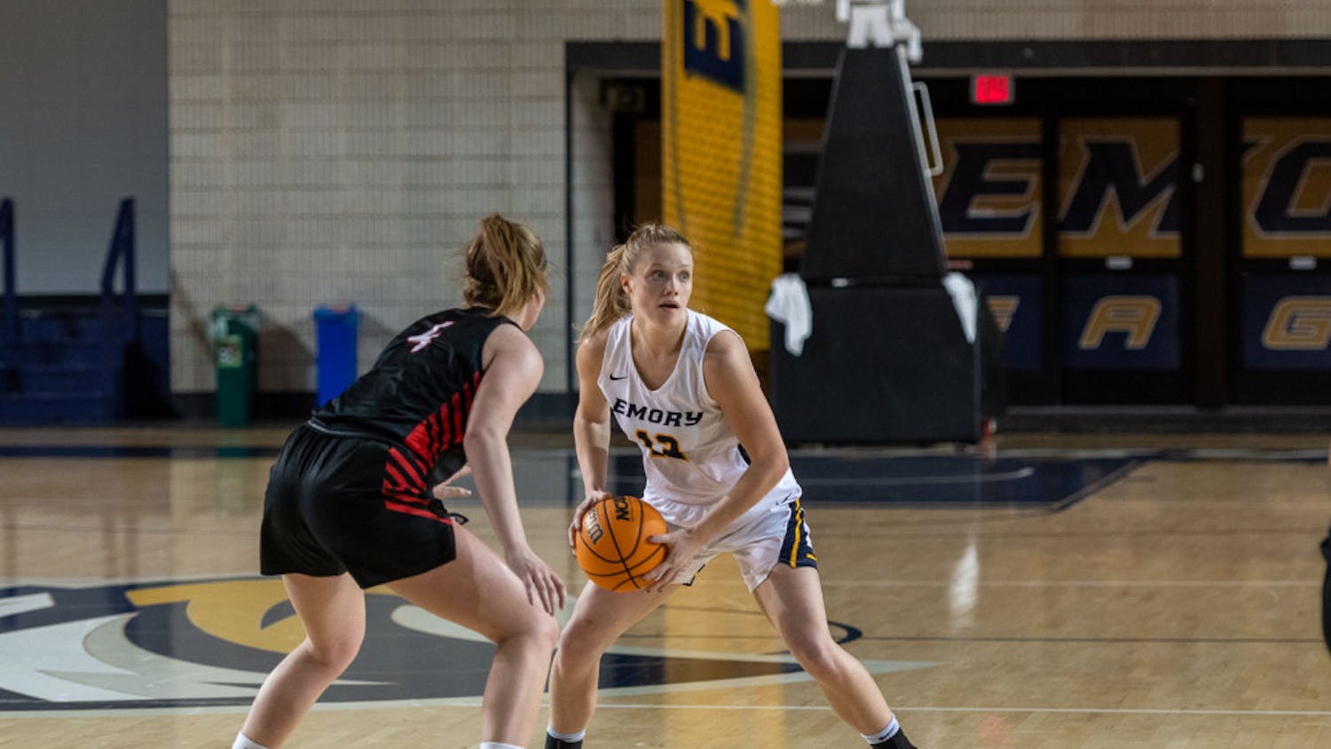 W-Basketball_Natalie-Sandlow_staff-15