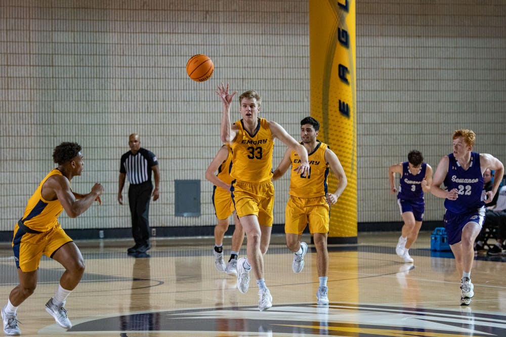 M-Basketball-11-27_Natalie-Sandlow_staff-24