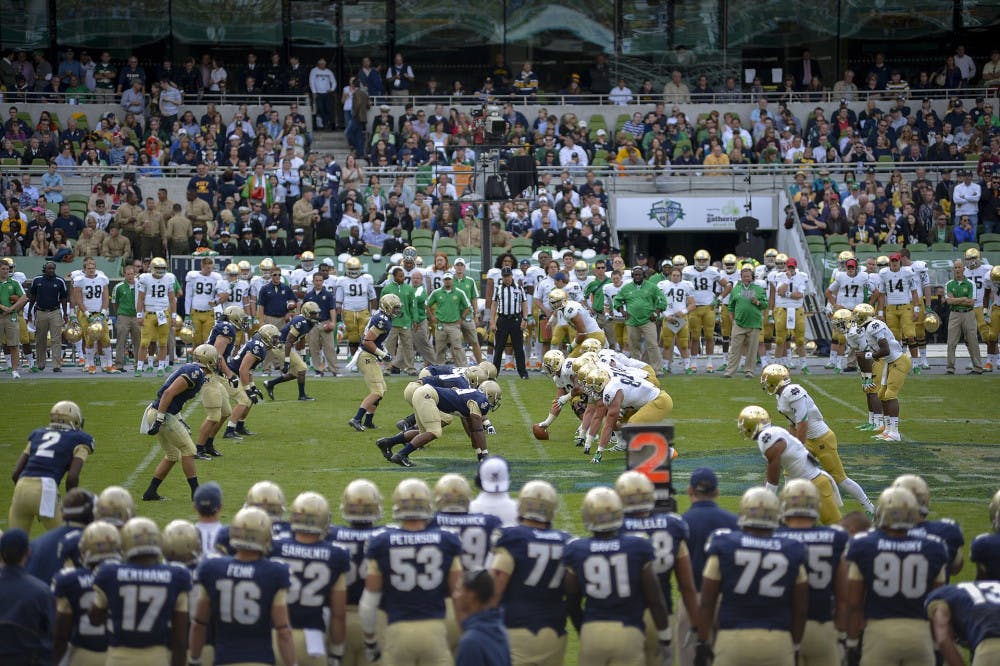 1920px-Notre_Dame_and_Navy_line_up_on_scrimmage_during_the_NCAA_Emerald_Isle_Classic_college_football_season_opener