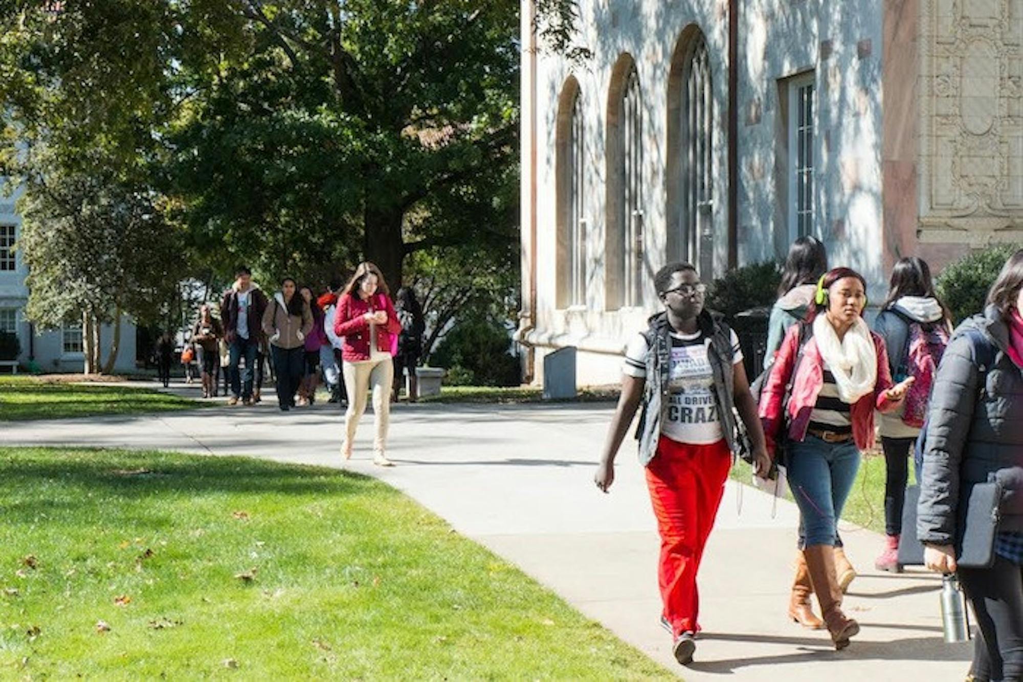 Students wore red on Monday to show support for sexual assault survivors. The Student Government Association (SGA) encouraged students to wear red as a response to a Oct. 31 sexual assault that allegedly occurred at the Sigma Alpha Epsilon (SAE) fraternity. | Photo by James Crissman, Associate Editor