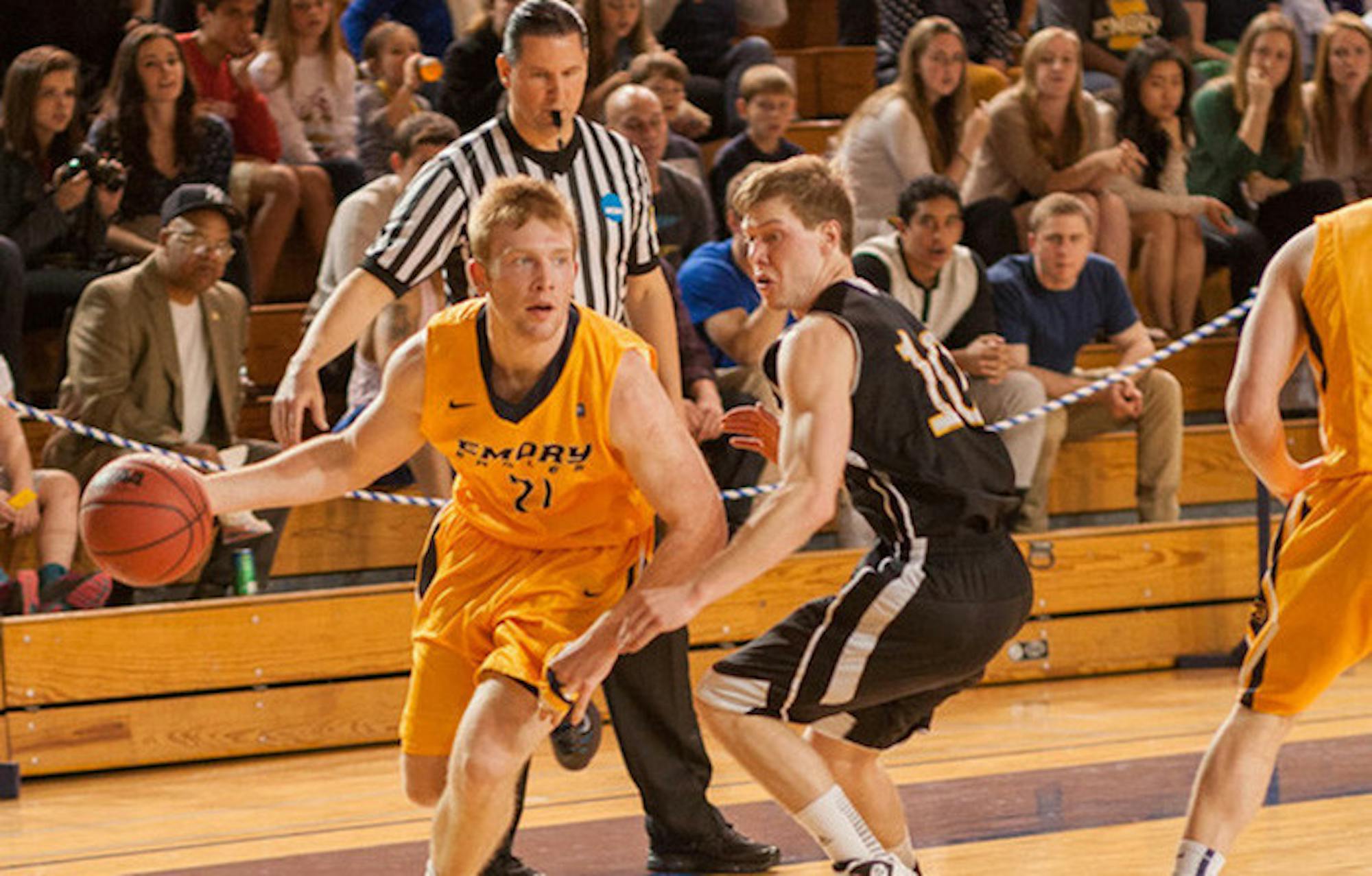 Junior forward Will Trawick dribbles past an opposing player. Trawick led the Eagles with 15 points in their loss to the Washington University in St. Louis Bears last Friday. | Photo courtesy of Emory Athletics