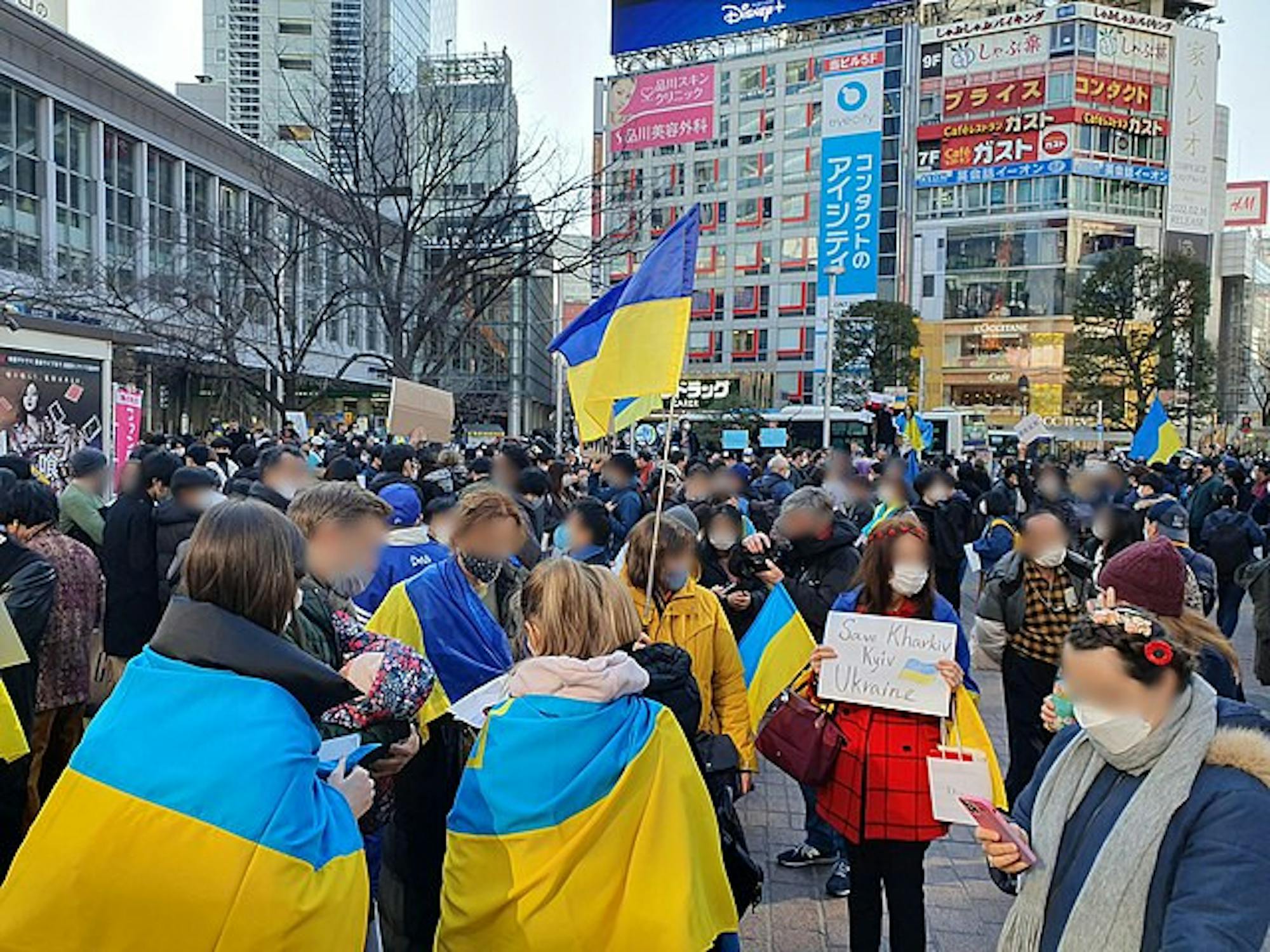 Protestors_against_2022_Russia_invasion_of_Ukraine_in_Shibuya_Hachiko_square