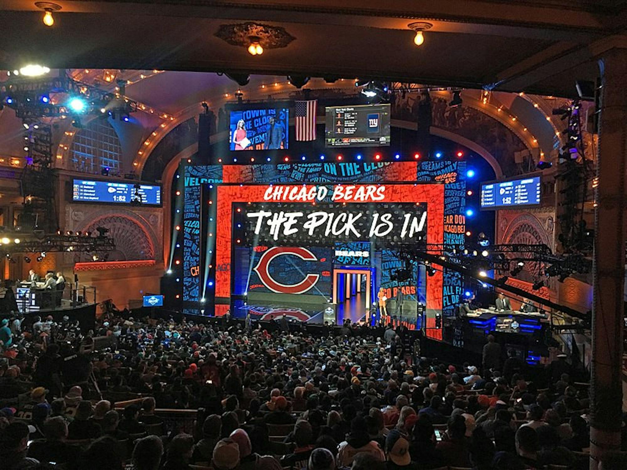 800px-NFL_Draft_Chicago_2016_32917335053