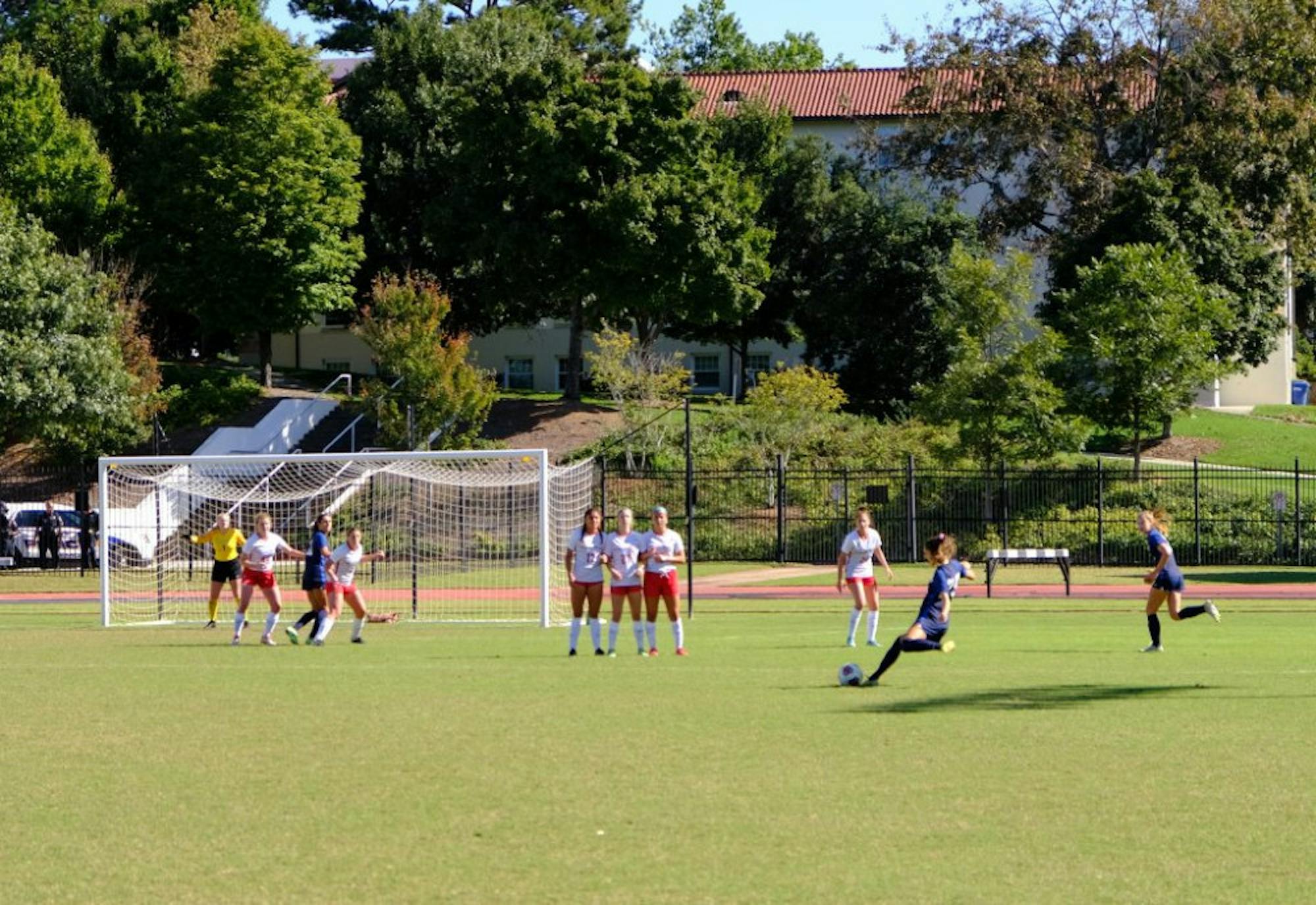 WomenSoccer-vs-Tartans_LinYu_Photographer8-1024x703