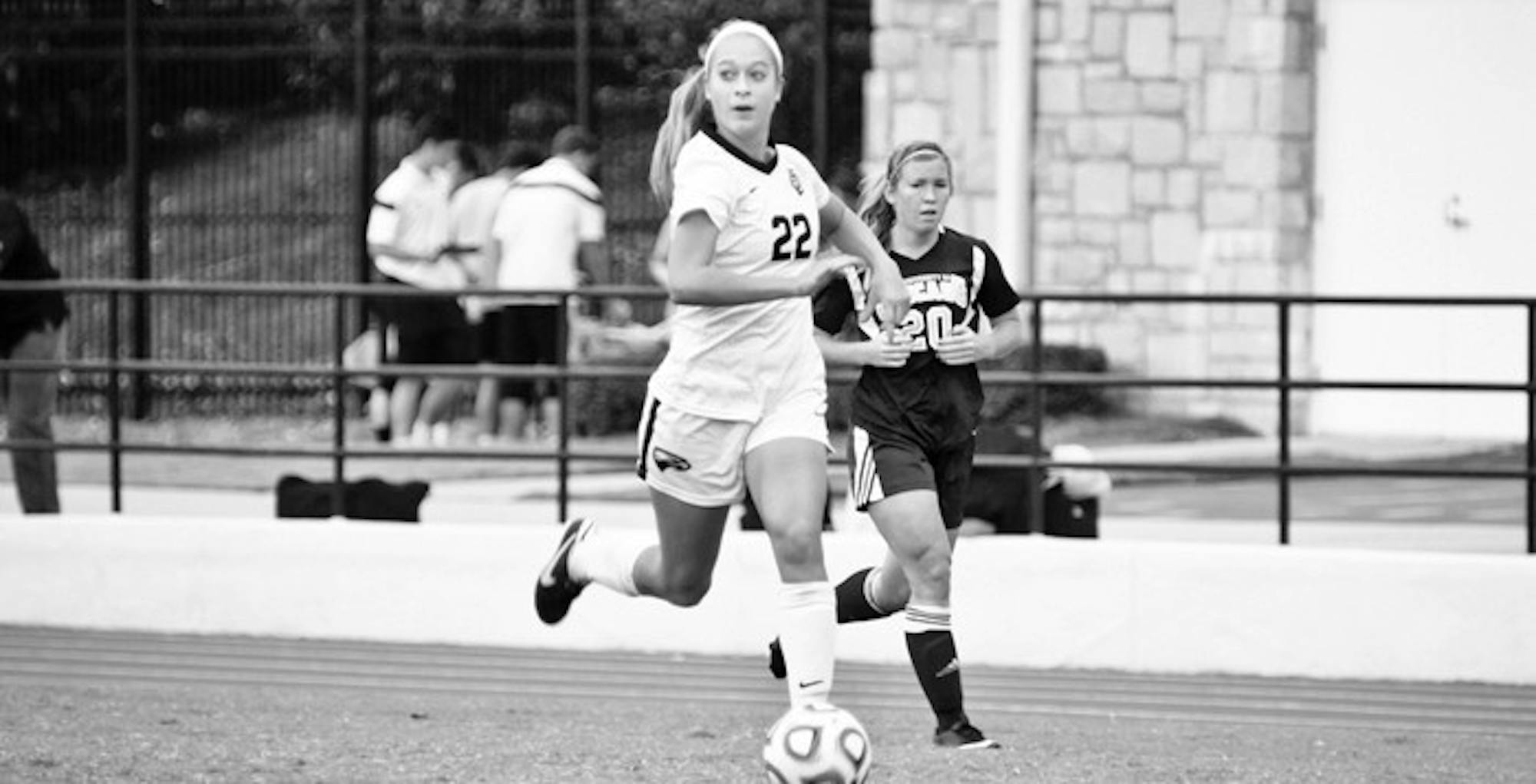 Freshman Anna Gurney dribbles the ball down field. Gurney and the Eagles fell to Kenyon College (Ohio) 1-0 on Saturday, Nov. 15. Their season ended after this loss, leaving them with an overall record of 11-2-6. Courtesy of Emory Athletics.