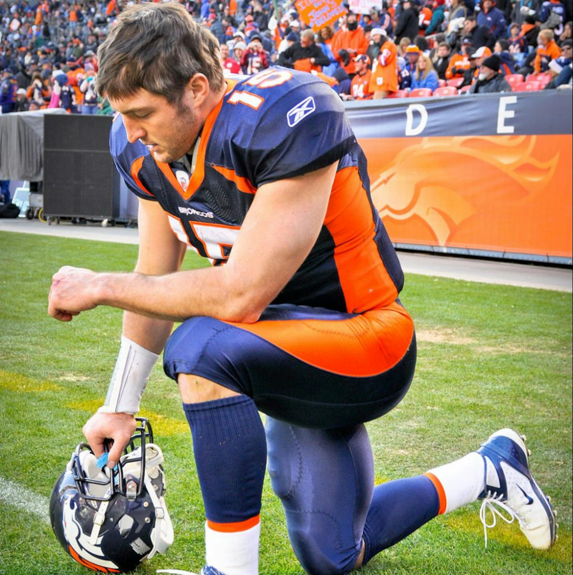 1024px-Tim_Tebow_Tebowing-e1614180669609-1020x1024