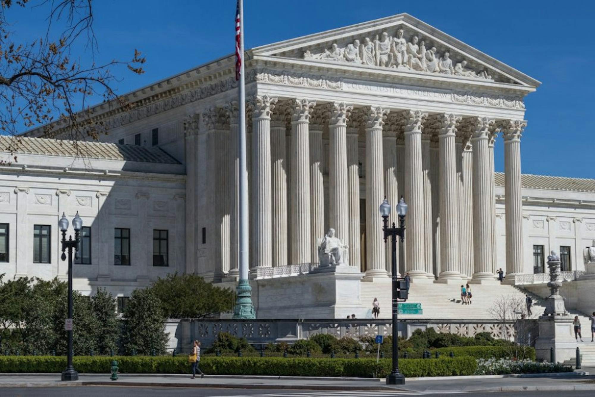 us-supreme-court-building-g1d32ab631_1920-1024x683