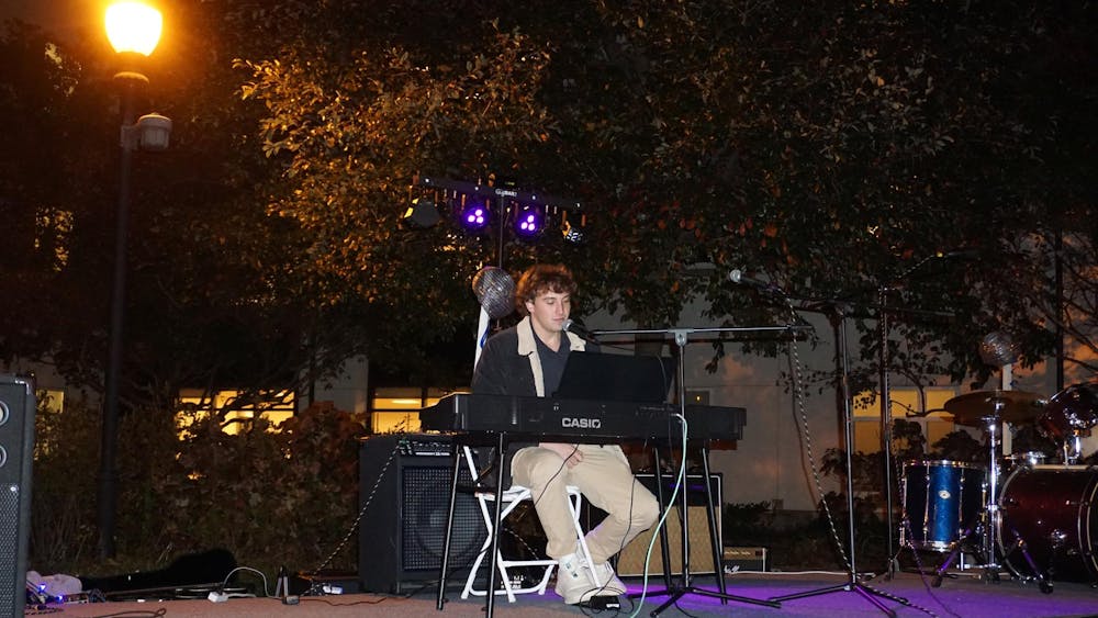 Addison Rae makes lasting splash with single ‘Aquamarine’ - The Emory Wheel