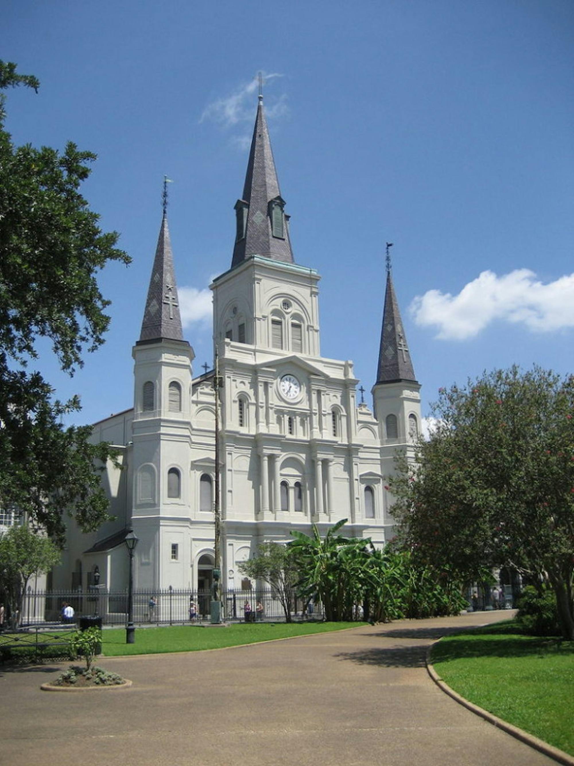 St.-Louis-Cathedral-from-Jackson-Square-768x1024